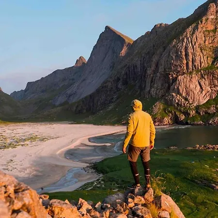 Lofoten E-campervan Pick-up Moskenes Ferry Pier * Ramberg